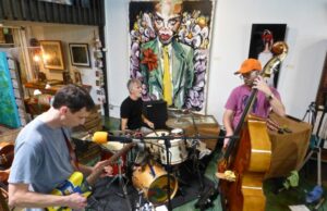 Bayliss, Boultinghouse and Futreal at their best: Twang Darkly’s DVD “Martian Archaeology”