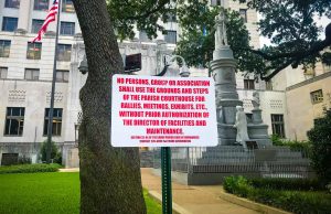 Caddo Courthouse Installs Signs Reminding Protestors That They Need a Permit